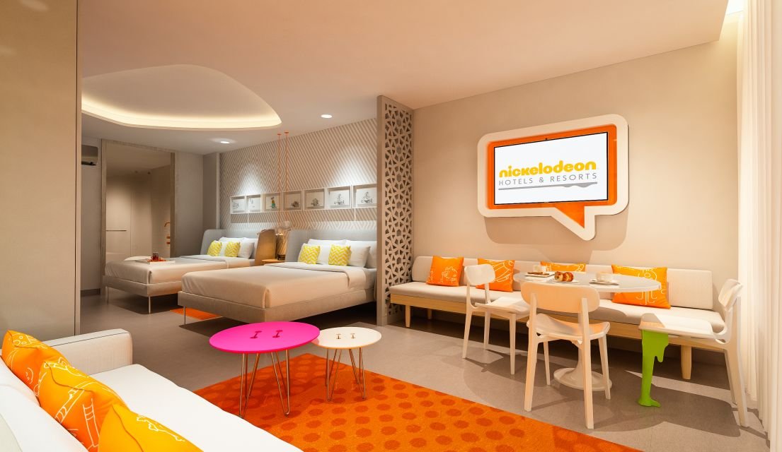 Swim-Up Oceanfront Queen Suite